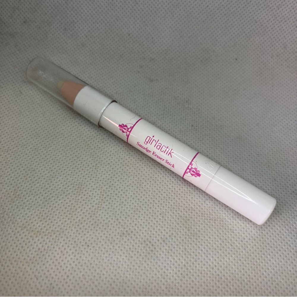 Girlactik Smudge Eraser Stick 0.56 oz